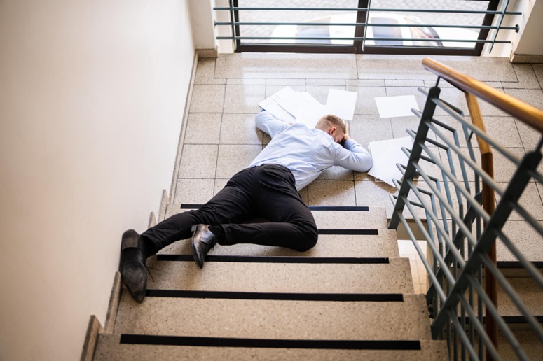 Man falling down the steps on public property.